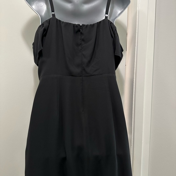 Sexy little black dress! - Picture 4 of 6